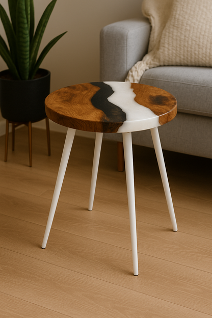 Handgefertigter Epoxidharz-Beistelltisch – individuelles Design-Unikat
