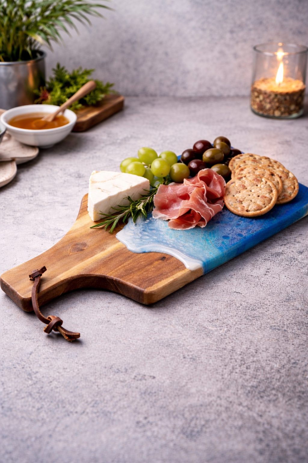 Ocean Resin Servierbrett aus Akazienholz | Handgemachtes Schneidebrett | Coastal Home Decor | Geschenk für die Küche | Unikat | Epoxidharz